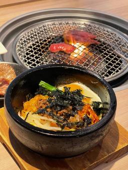 焼肉屋さんの石焼ビビンパ 焼肉屋さんの石焼ビビンパ ビビンパ,ピビムパプ,ビビンバブの写真素材