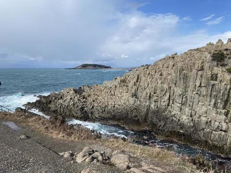東尋坊　海岸　岩場 風景,空,雲の写真素材