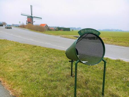 オランダ 風車とゴミ箱 オランダ 風車とゴミ箱の写真