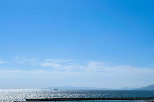 青空と海の写真