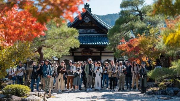 日本庭園と外国人観光客 日本庭園と外国人観光客の写真