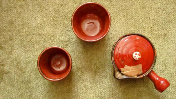 真上からの真紅な茶飲みセット 真上からの真紅な茶飲みセット 急須,赤,レッドの写真素材