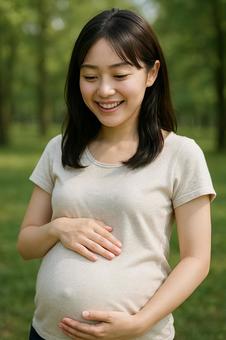 幸せな妊婦さんの笑顔 幸せな妊婦さんの笑顔の写真