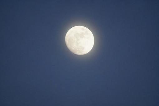 Full moon floating in the night sky, JPG Full moon floating in the night sky, JPG