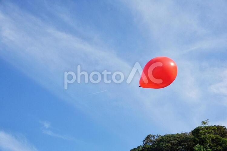 空と風船 空,自然,空気の写真素材