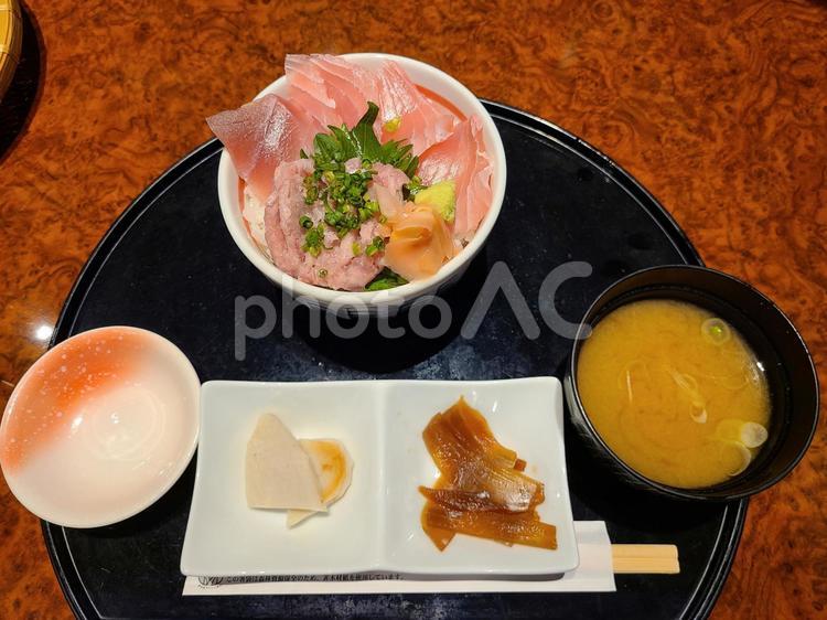 3種のまぐろ丼 丼,3種,バリエーションの写真素材