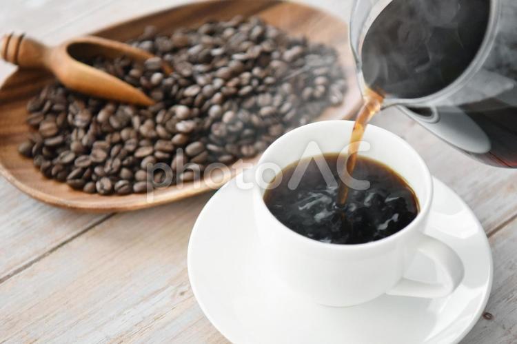 コーヒー　そそぐ　イメージ コーヒー,珈琲,コーヒー豆の写真素材