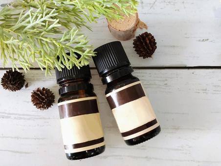 サイプレスのイメージ ラベル付き精油 アロマ,アロマオイル,ボトルの写真素材