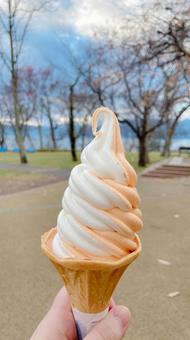 観光地のメロンソフトクリーム ソフトクリーム,北海道,観光の写真素材