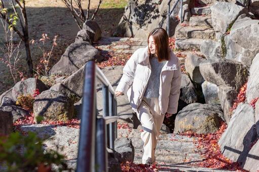 観光する女性 紅葉,秋,女性の写真素材