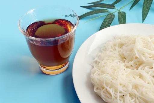 そうめんと麦茶の涼感食事 そうめんと麦茶の涼感食事 そうめん,麦茶,冷たい飲み物の写真素材