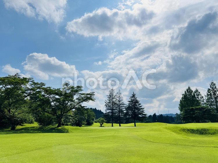 青空と雲が美しいゴルフコース 鬼怒川カントリークラブ,鬼怒川,栃木の写真素材