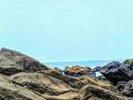大岩と海がある風景 海,湾,風景の写真素材