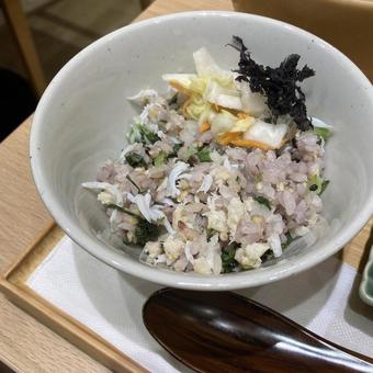 雑穀米としらす&さばごはん 雑穀米としらす&さばごはんの写真