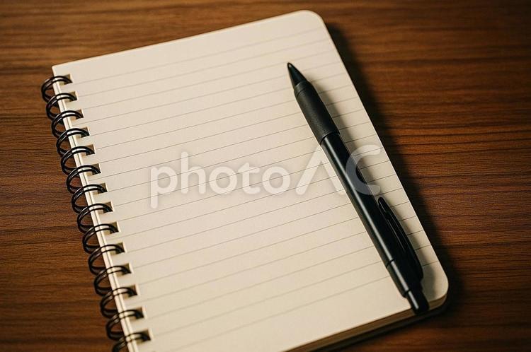 黒ペンとシンプルなノート・ライティング ノート,黒ペン,ライティングの写真素材