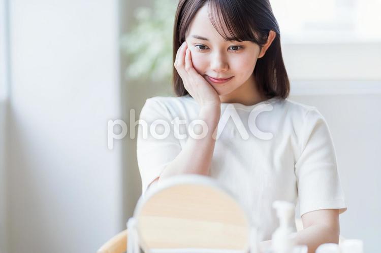 若い女性のスキンケアイメージ ビューティー,女性,日本人の写真素材