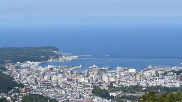 天狗山から一望 小樽の街と青い海 天狗山から一望 小樽の街と青い海 小樽,天狗山,展望の写真素材