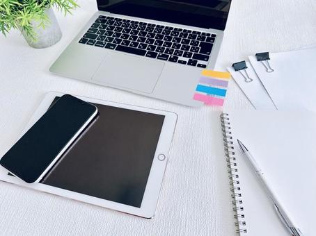ビジネスイメージ 書類作成 デスクワーク ビジネスイメージ 書類作成 デスクワーク ビジネスイメージ,デスクワーク,書類作成の写真素材
