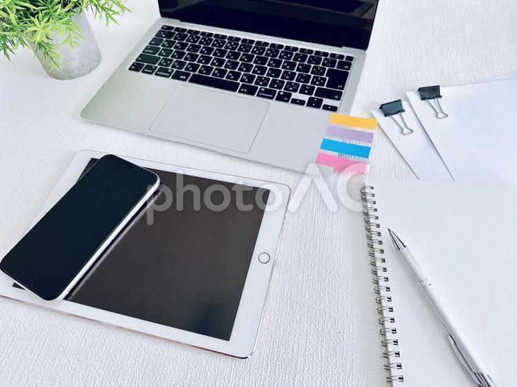 ビジネスイメージ　書類作成　デスクワーク ビジネスイメージ,デスクワーク,書類作成の写真素材