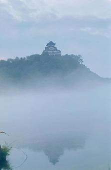 霧の犬山城 霧の犬山城の写真