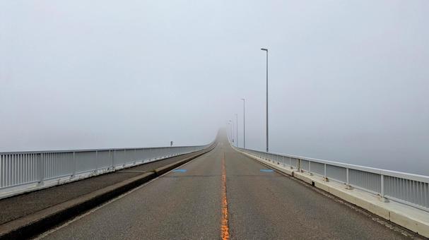 霧のかかった能登島大橋 能登,能登半島,能登島の写真素材