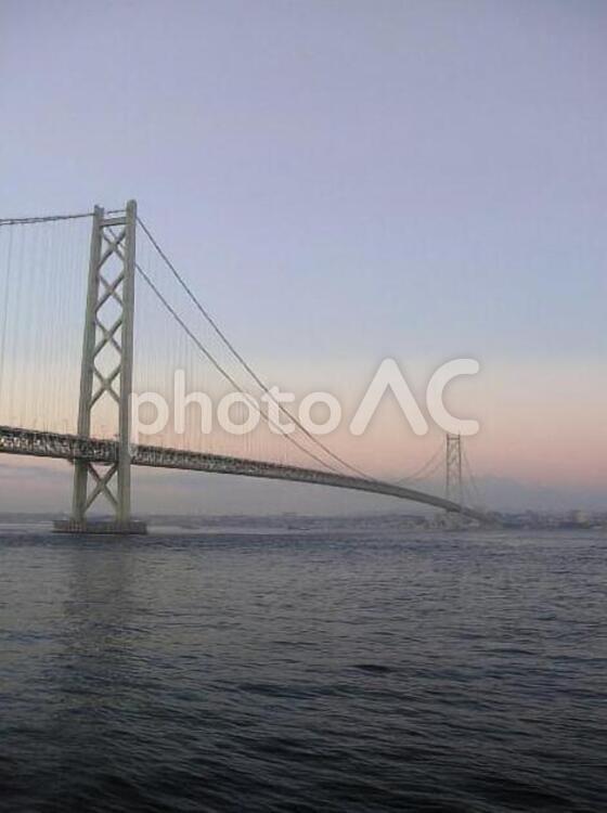 夕暮れの明石海峡　8月 8月,お盆,グラデーションの写真素材