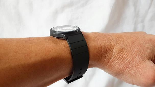 腕時計を見る watch,時計,時間の写真素材