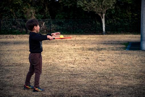 ※<素材>公園でボール遊びをする男の子 ※<素材>公園でボール遊びをする男の子 子供,男性,人物の写真素材