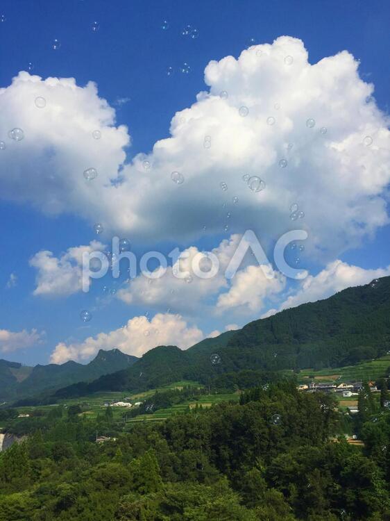 夏の空としゃぼん玉1 青空,あおぞら,空の写真素材