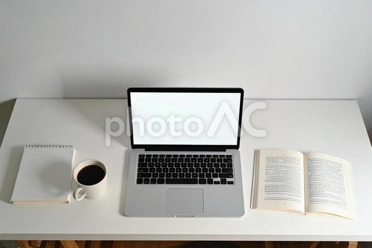 デスクワークのイメージ デスクワーク,作業,勉強の写真素材