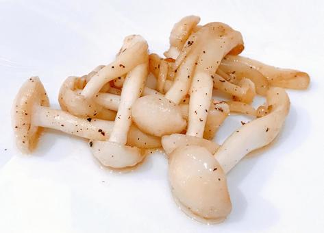 Photo, fried shimeji mushrooms, stir-fried white shimeji mushrooms, stir-fried shimeji mushrooms, 