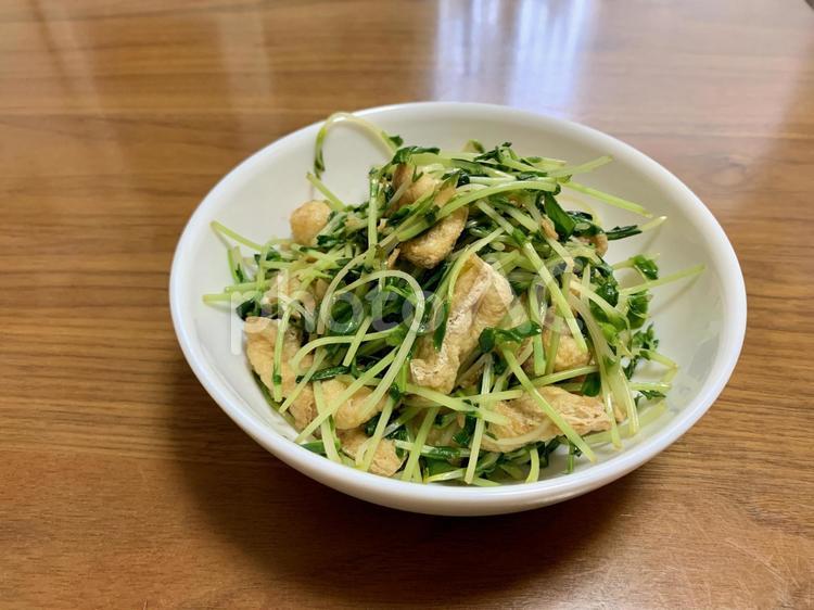 薄揚げと豆苗の炒め物 豆苗,薄揚げ,和食の写真素材