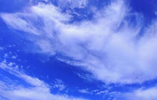 空画像・背景素材/秋の空雲の写真