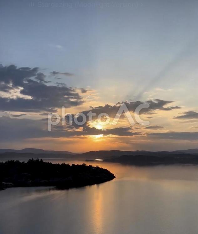 ノルウェーの夕日 ノルウェー,夕焼け,夕日の写真素材