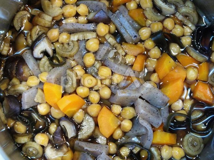 ひよこ豆の煮豆料理　出来上がり 煮豆,豆料理,煮物の写真素材