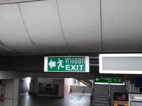 タイの非常口表示 タイの非常口表示 タイ,バンコク,海外の写真素材