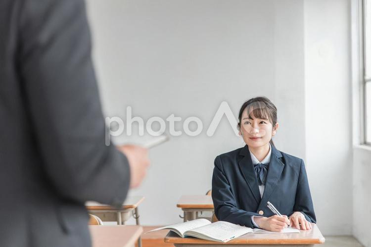 学校で授業を受ける高校生 高校生,授業,学校の写真素材