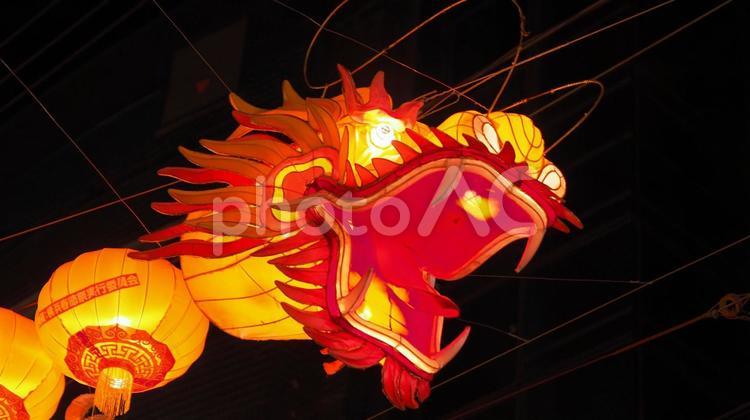 大迫力！中華街の竜の光飾り 龍,竜,中国の写真素材
