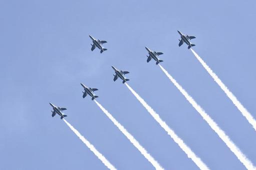 ブルーインパルス① ブルーインパルス① ブルーインパルス,飛行展示,飛行の写真素材