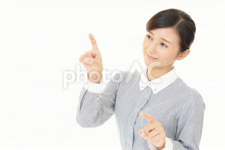 指さすビジネスウーマン 女性,ビジネスウーマン,仕事の写真素材