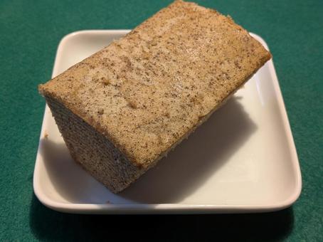 白磁の角皿のコーヒーのバウムクーヘン 洋菓子,焼き菓子,スイーツの写真素材