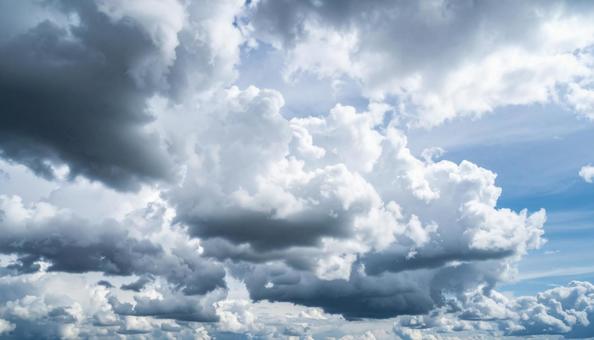 青空と灰色の雲　層雲の写真