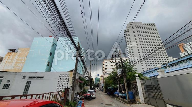 雨雲が迫ってくる　梅雨 梅雨,雨雲,空の写真素材