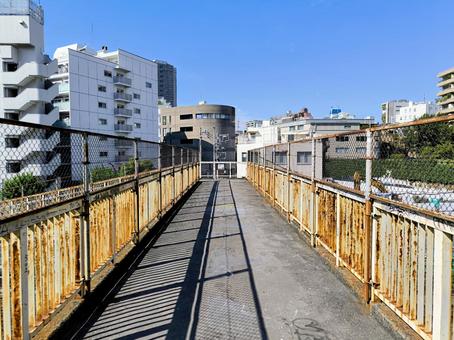 四反道跨線人道橋、東京都渋谷区 四反道跨線人道橋、東京都渋谷区 跨線橋,人道橋,四反道跨線人道橋の写真素材