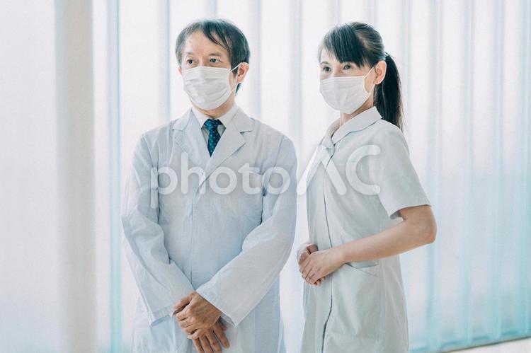 中高年の医療スタッフ（医師・看護師） 医療,マスク,薬剤師の写真素材