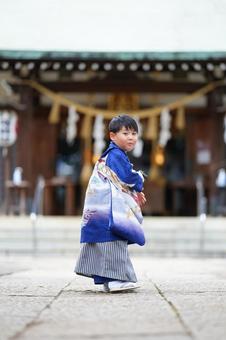 羽織袴姿の子ども 羽織袴姿の子ども 七五三,お参り,七五三参りの写真素材
