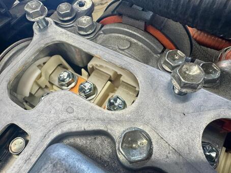 ハイブリット車のインバーターの端子 ハイブリット車,インバータ,端子の写真素材