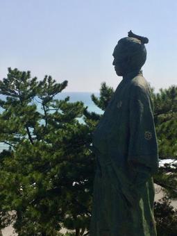 桂浜の坂本龍馬像 桂浜の坂本龍馬像の写真