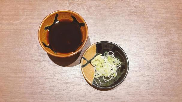 そばつゆと薬味 そばつゆと薬味 そばつゆ,薬味,わさびの写真素材