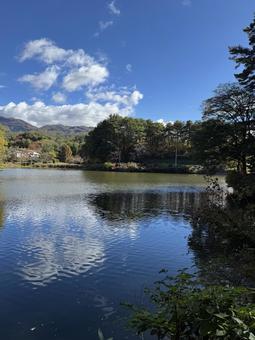 晩秋の小坂田池（長野県塩尻市）の写真
